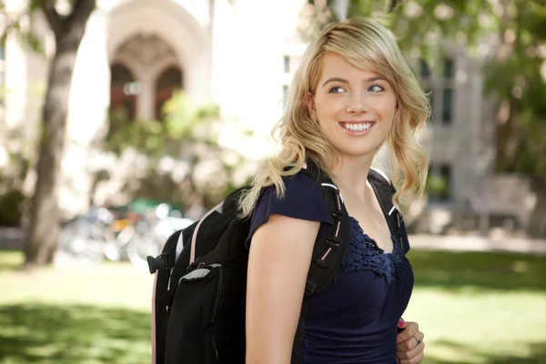 Glad college flicka — Stockfoto
