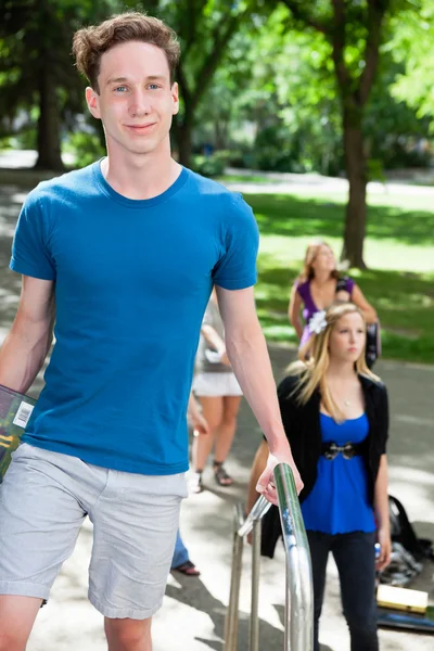 Üniversiteye gidecek öğrenciler — Stok fotoğraf