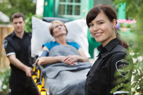 Retrato de mujer de ambulancia —  Fotos de Stock
