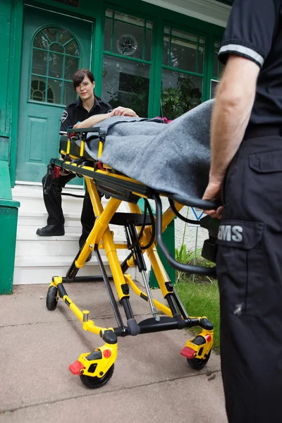 Visita della casa di ambulanza — Foto Stock