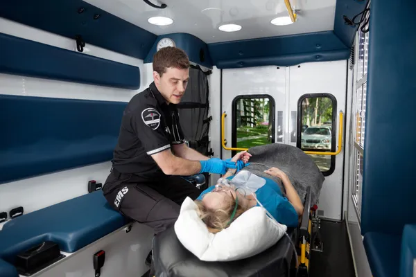Ambulância Interior com Paciente — Fotografia de Stock