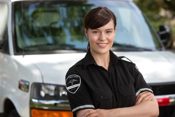 Fiduciosa giovane donna paramedico — Foto Stock