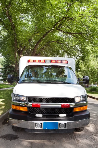 Ambulance op straat — Stockfoto