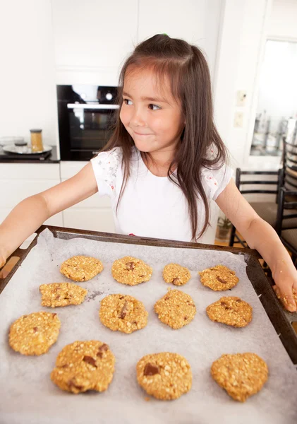 Κορίτσι με μπισκότα — Φωτογραφία Αρχείου