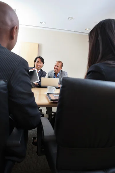 En una reunión de negocios — Foto de Stock