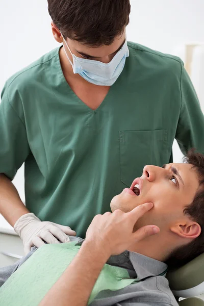 Pacient s zub bolí — Stock fotografie