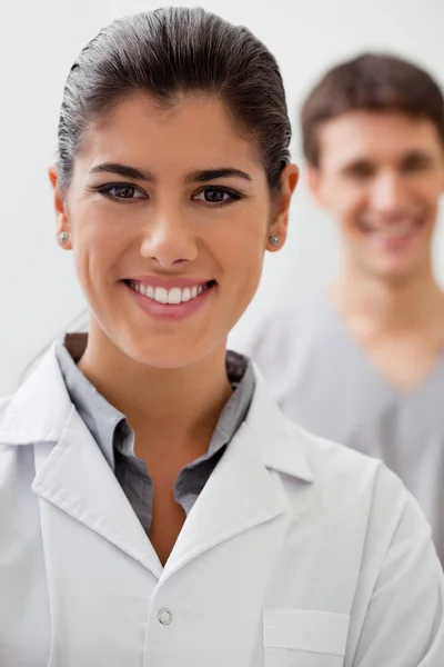 Lycklig kvinnlig läkare — Stockfoto