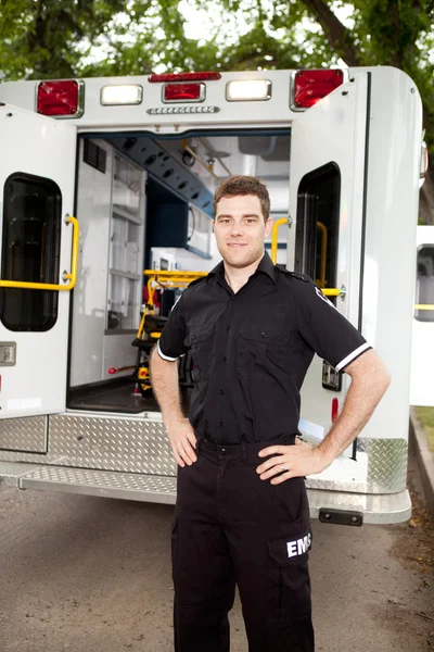 Portréja egy férfi paramedic — Stock Fotó