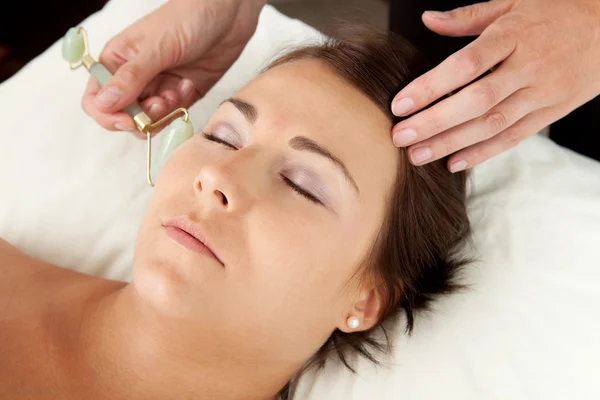Rullo di giada su massaggio — Foto Stock