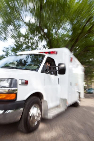 Emergencia de ambulancia —  Fotos de Stock
