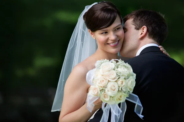 Happy Kiss of Newlyweds — Stock Photo, Image