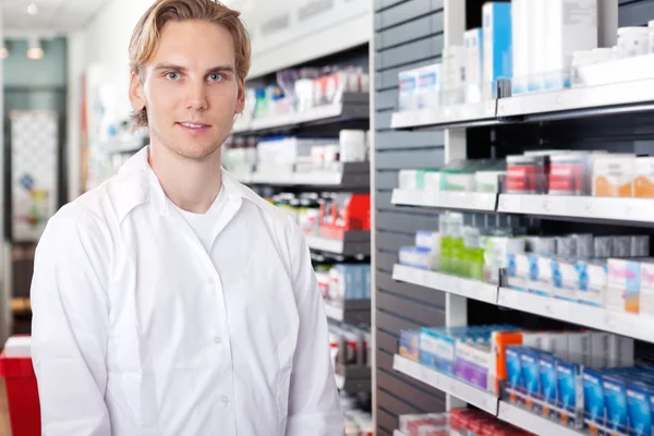 Ritratto di farmacista maschile — Foto Stock