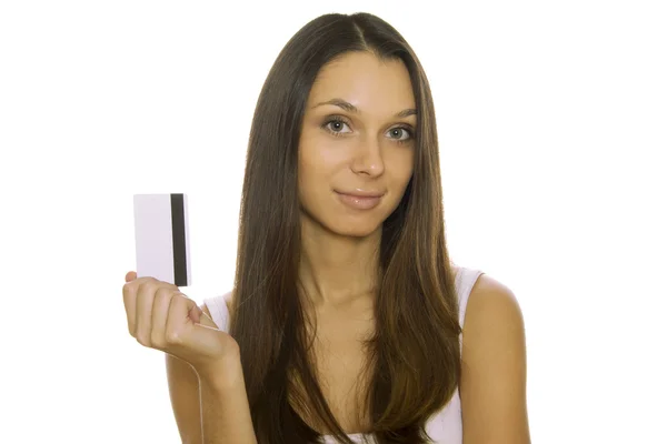 Kredi kartı tutan genç bir kadın. — Stok fotoğraf