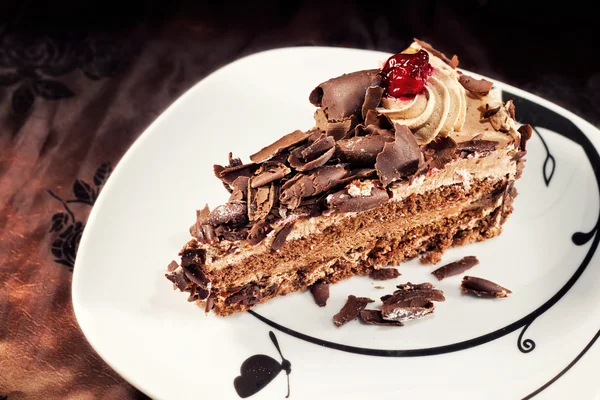 Sabroso pastel de chocolate (dof poco profundo ) —  Fotos de Stock