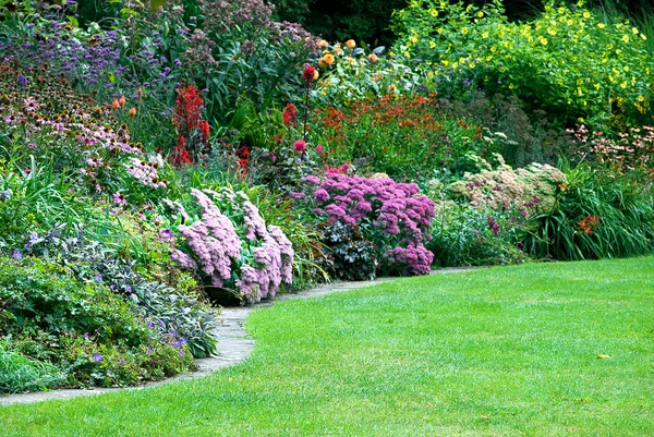 Gardens in park — Stock Photo, Image