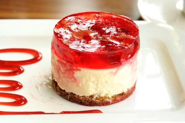 Cheesecake met aardbeien — Stockfoto