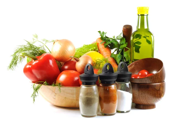 Färska grönsaker, kryddor och olja — Stockfoto