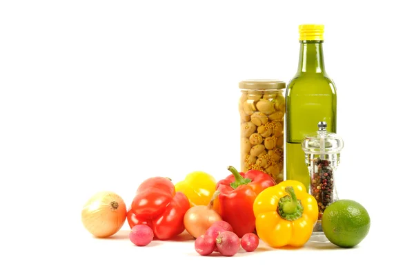 Färska grönsaker, kryddor och olja — Stockfoto