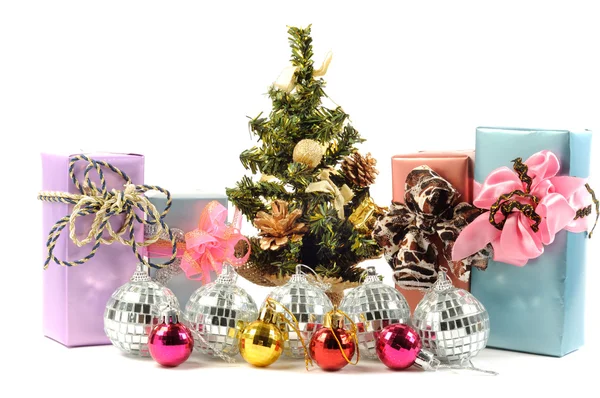 クリスマスの贈り物と装飾 — ストック写真