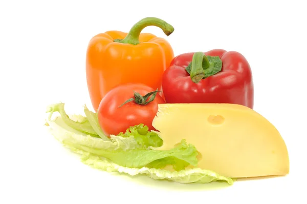 Świeże warzywa i ser — Zdjęcie stockowe