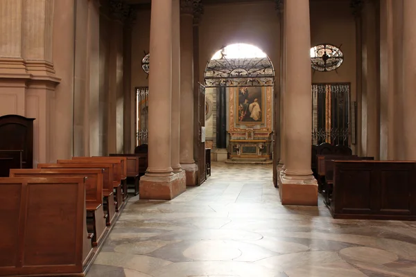 内部的天主教教会 — 图库照片