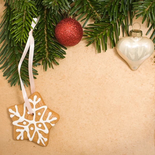Fondo de Navidad vintage con abeto verde, galletas y xm —  Fotos de Stock