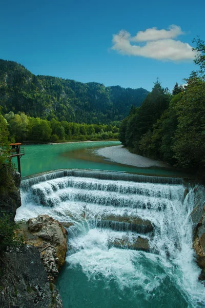 在阿尔卑斯山的美丽瀑布 — 图库照片