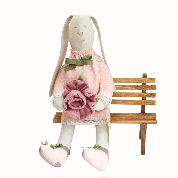 Happy easter bunny - konijn speelgoed geïsoleerd — Stockfoto