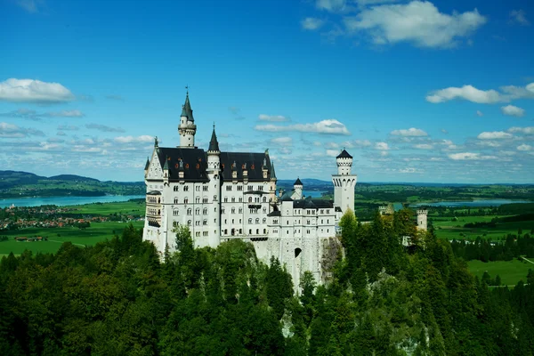 Neuschwanstein castle, Beieren, Duitsland - voorjaar landschap — Stockfoto