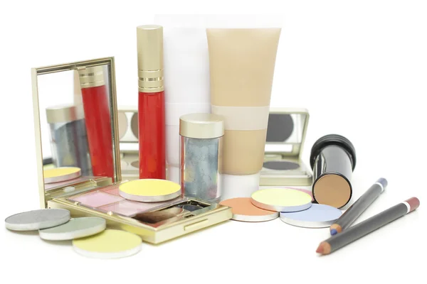 Cosmetici su sfondo bianco — Foto Stock