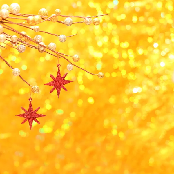 Christmas background with red star and gold glittering bokeh — Stockfoto