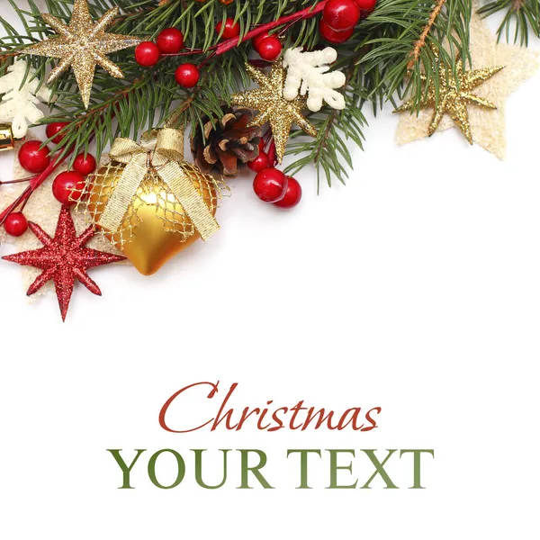 Cchristmas achtergrond met gouden xmas decoratie op wit — Stockfoto