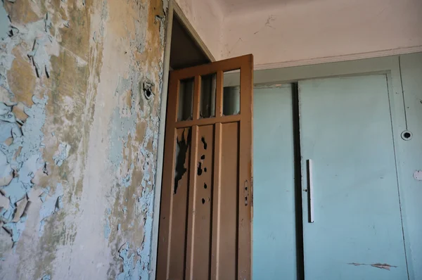 Interior de la casa abandonada — Foto de Stock