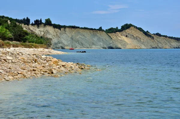 Praia de pedra à beira-mar — Fotografia de Stock