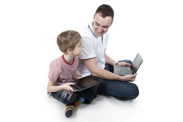 Padre e figlio con il computer . — Foto Stock