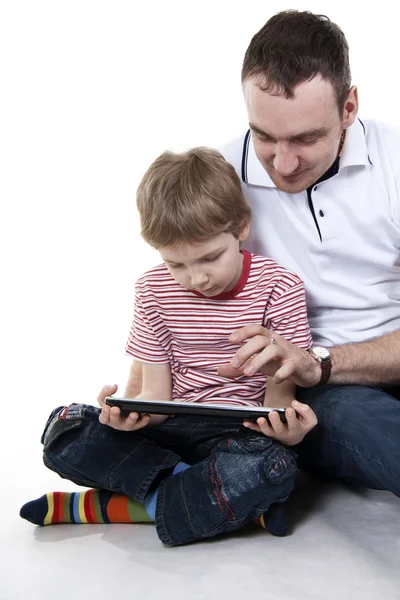 Père et fils avec l'ordinateur . — Photo