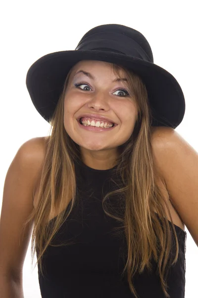 Junge Frau mit schwarzem Hut auf weißem Hintergrund — Stockfoto