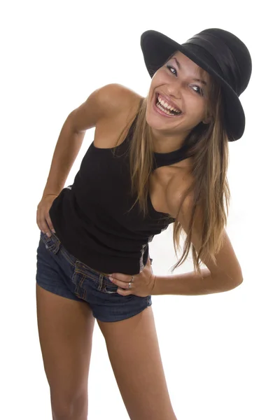 Молодая женщина в черной шляпе на белом фоне — стоковое фото
