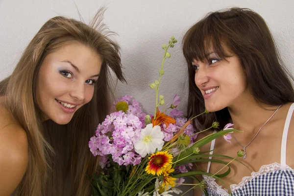 두 젊은 친구 여자 행복 — 스톡 사진