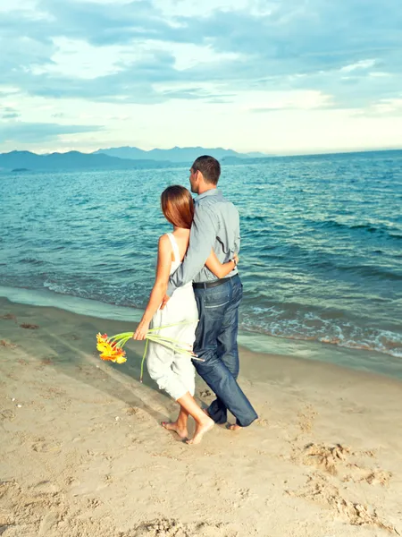 Casal na praia — Fotografia de Stock