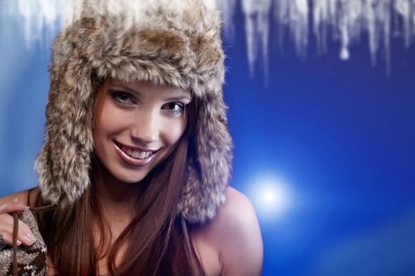 Красивая женщина в зимнем пальто . — стоковое фото