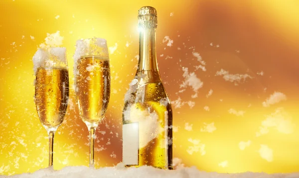New Year champagne in the snow — Stockfoto