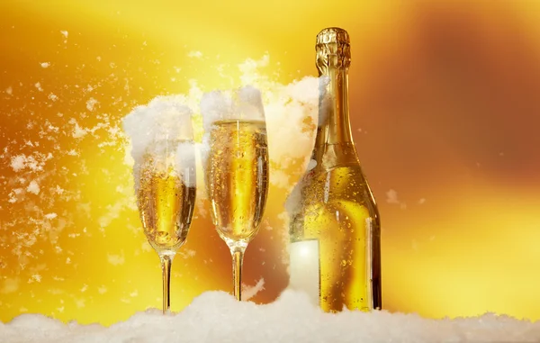 New Year champagne in the snow — Stockfoto
