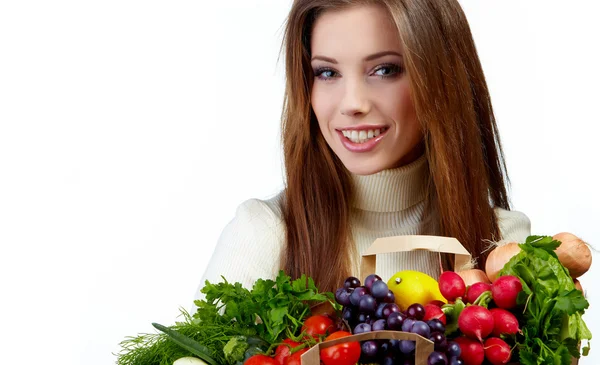 Nő a gazdaság egy táskányi egészséges élelmiszer. Vásárlás . — Stock Fotó
