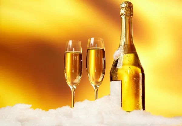 Champagne du Nouvel An dans la neige — Photo