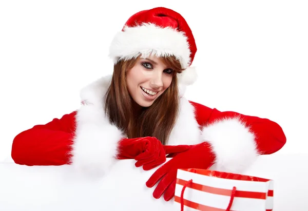 美しいですクリスマス女性でサンタ帽子保持空のボード — ストック写真