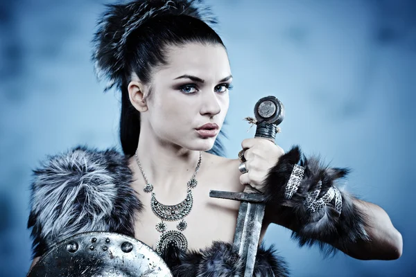 Mujer guerrera. Fantasía idea de moda . — Foto de Stock