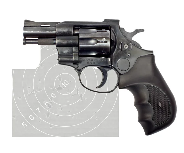 Revolver hitam dan target — Stok Foto