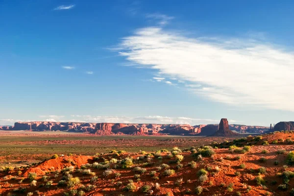 Soirée ensoleillée à Monument Valley. Arizona . — Photo