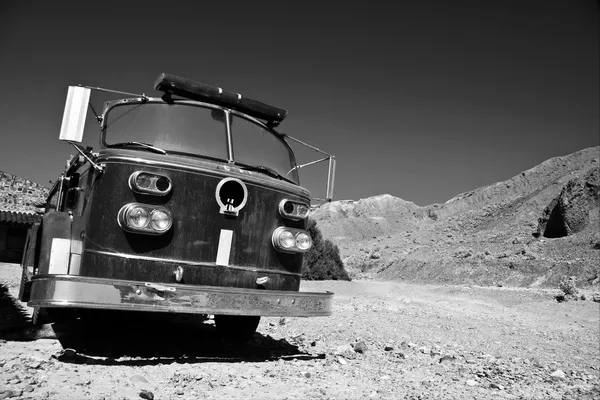 Vintage brandbil i svart och vitt — Stockfoto